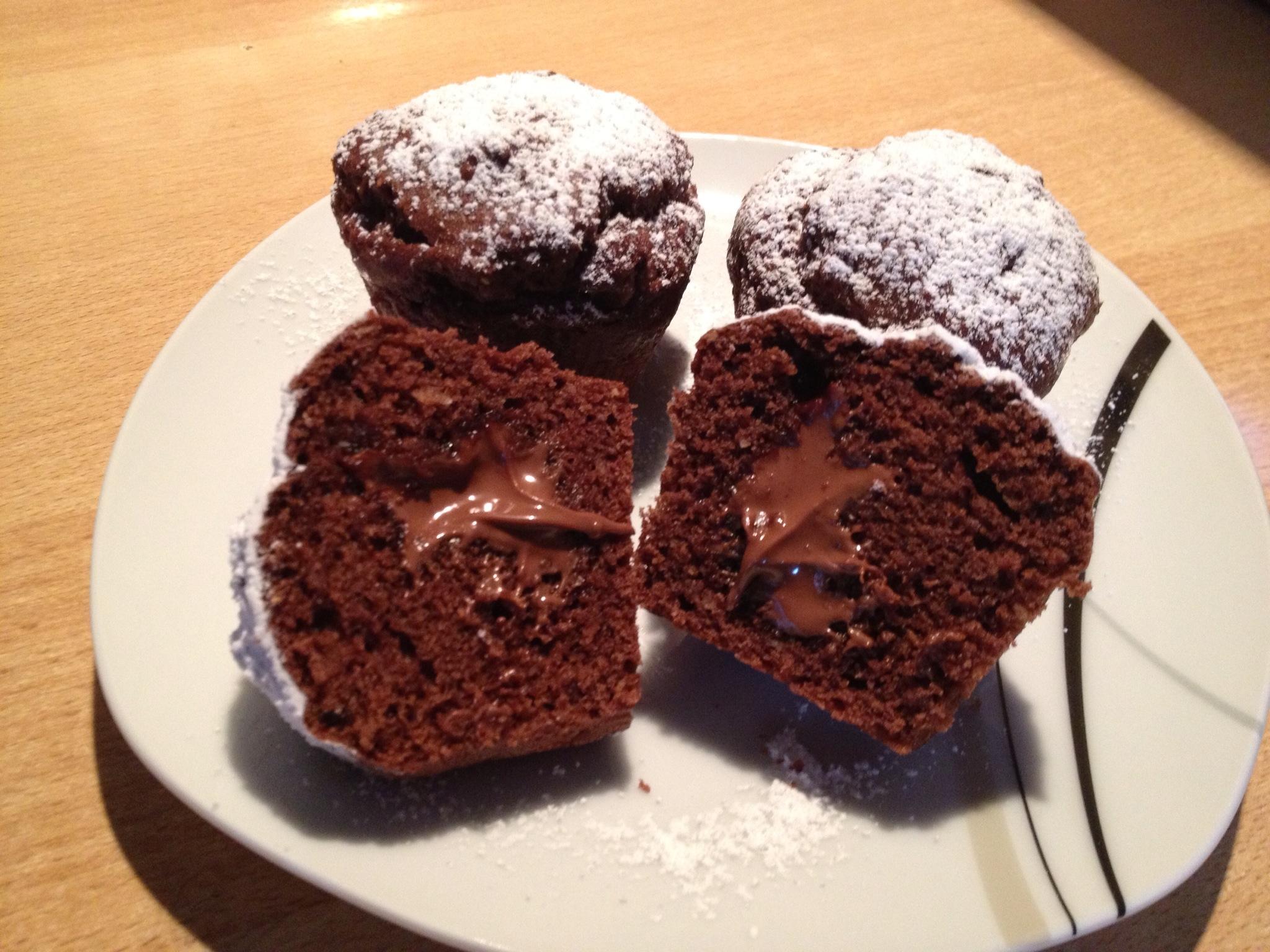Schoko-Surprise-Muffins - Super leckere Schoko Muffins mit zartschmelzendem Nougat Kern
