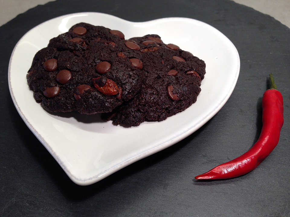 Vegane Hot Chocolate Cookies mit Chili und Gojibeeren